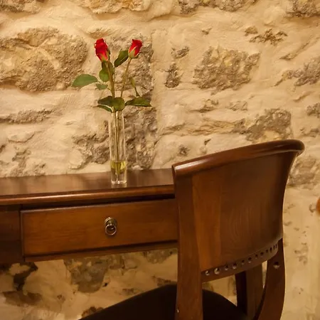 Leo Ξενοδοχείο 3*