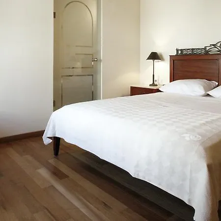 Готель Leo Rethymno (Crete)