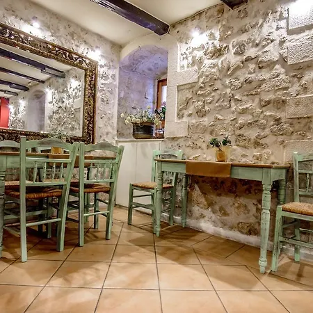 Ξενοδοχείο Leo 3*