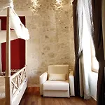 Leo Hotel
