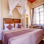 Leo Hotel 3*