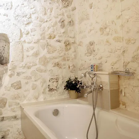 Leo Hotel 3*
